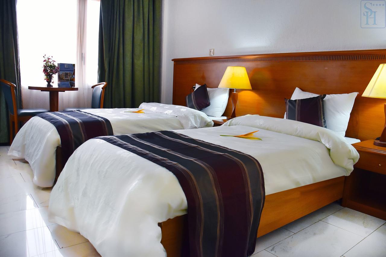 Hotel Splendid Уагадугу Экстерьер фото