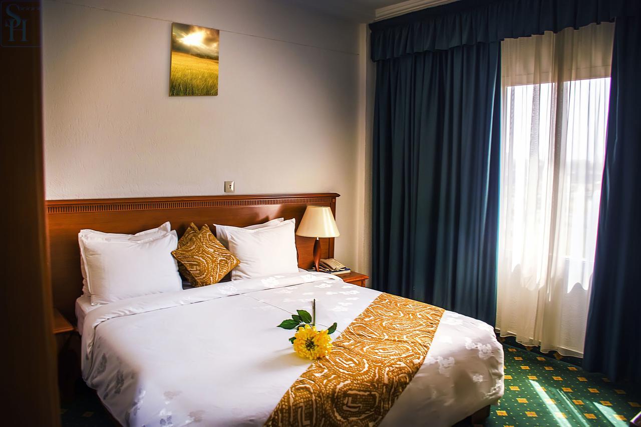 Hotel Splendid Уагадугу Экстерьер фото