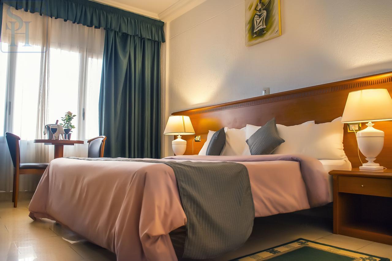 Hotel Splendid Уагадугу Экстерьер фото